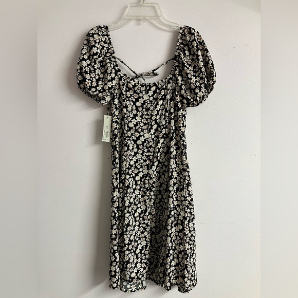 No Boundaries Women’s Ruched Floral Dress, Size XS (1), Short Sleeves, NWT - Picture 4 of 6